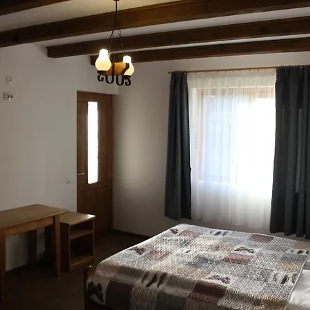 Cerdacul Cu Stuf بيت ضيافة